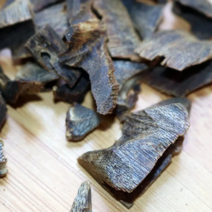 100g البخور الطبيعي Lot High Grade Natural Vietnam Sinking Small Oud Chip Underwater Wood Oud Full Resin Free Shipping