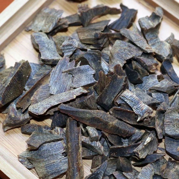 100g البخور الطبيعي Lot High Grade Natural Vietnam Sinking Small Oud Chip Underwater Wood Oud Full Resin Free Shipping